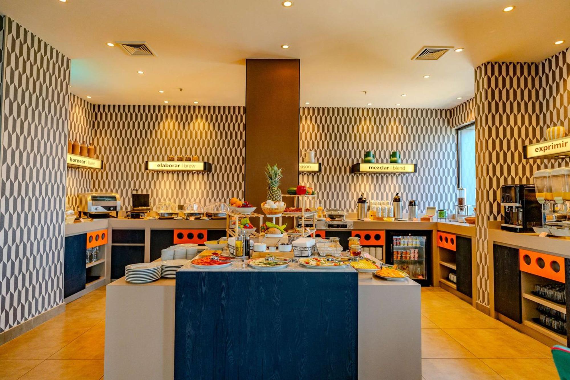 Hampton By Hilton Santiago Las Condes Kültér fotó